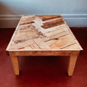 Table basse à chevrons en bois de palettes